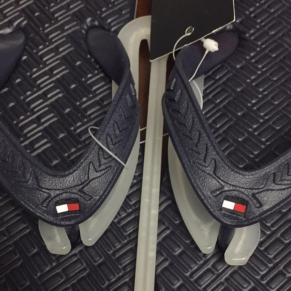 KIDS Tommy Hilfiger kids flip flops new size 12. - Picture 2 of 4